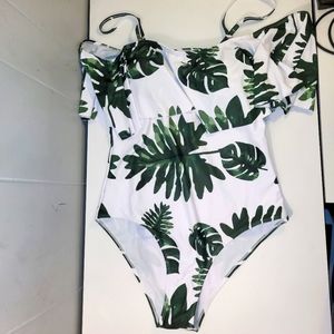 WOVELY TROPICAL LEAVES SWIMSUIT SIZE XL NWT
